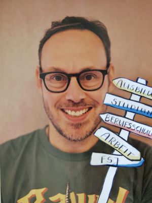 Graue Illustration mit Augen für Team-Portraits der Schule am Auetal